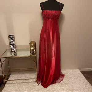Morgan and Co.
byLinda prom dress red